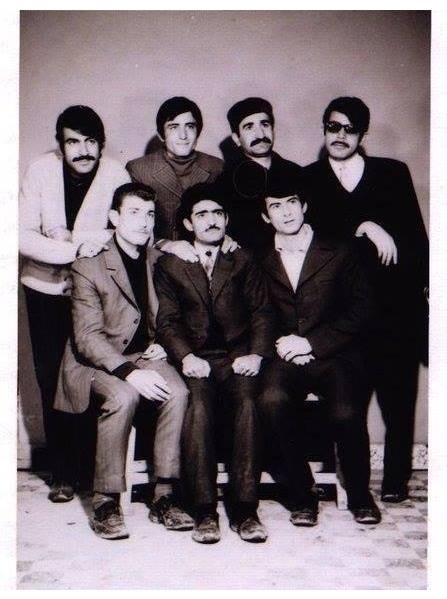 ده‌سته‌ی دامه‌زرێنه‌رانی تیپی پێشڕه‌وی شانۆی كوردی:  ساڵى:1972، له‌راسته‌وه‌ راوه‌ستاوه‌كان (ره‌ئوف حه‌سه‌ن، ئه‌حمه‌د سالار، مامۆستا حه‌مه‌ ره‌شید هه‌ره‌ س، دڵشاد مه‌ریوانی)، دانیشتوه‌كان: (مسته‌فا ئه‌حمه‌د، مامۆستا كه‌مال سابر، ته‌ها باراوی)